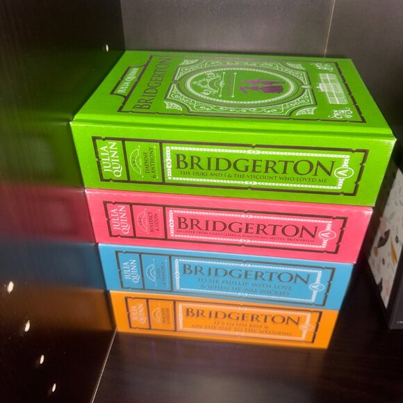 Bridgerton Collectors Hardcover Sprayed Edges Book Set - Picture 2 of 3